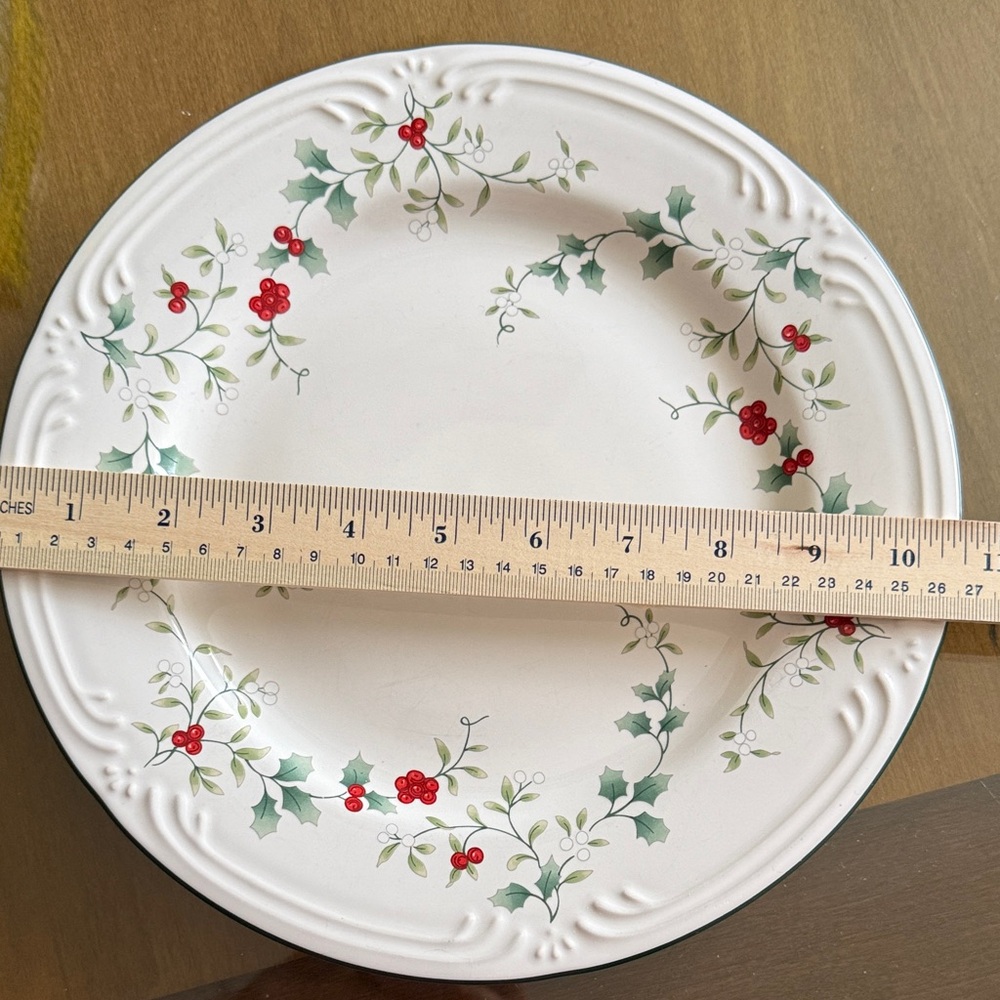 PFALTZGRAFF Single Festive Holly Dinner Plate